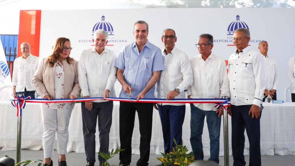 Presidente @LuisAbinader encabeza acto inaugural remodelación autopista Santiago-Navarrete
