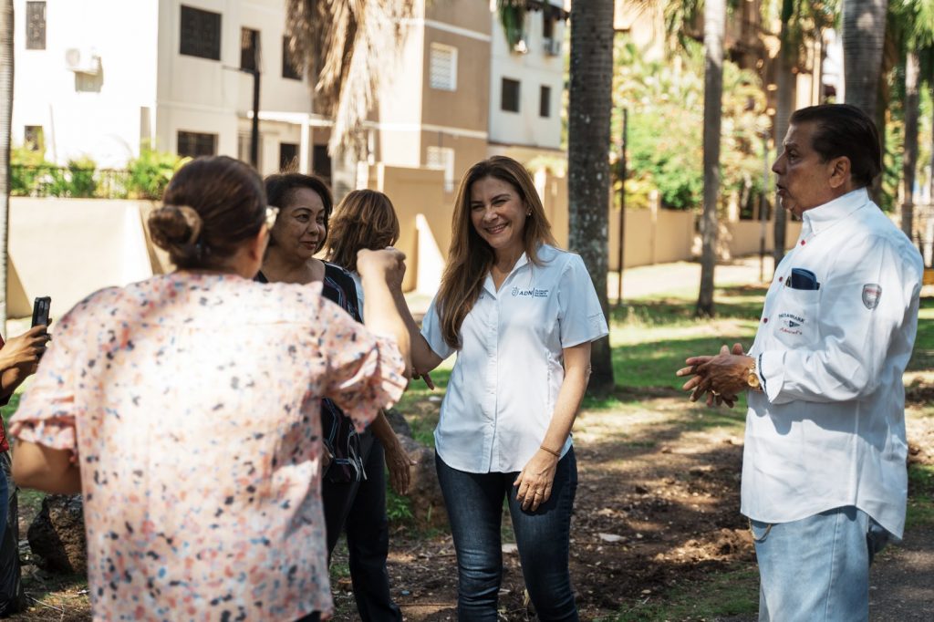 @CarolinaMejiaG Supervisa los avances de los parques Las Praderas y Los Restauradores