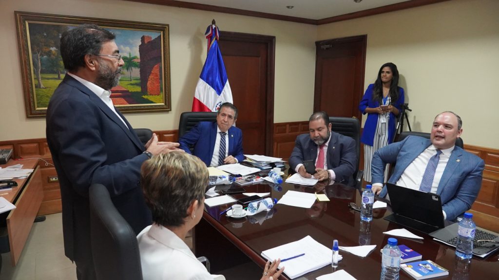 @INDRHIRD Presenta a Comisión de Hacienda del Senado detalles proyecto Monte Grande