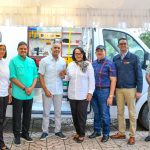 Gobierno entrega dos ambulancias y un autobús escolar en la provincia Hato Mayor