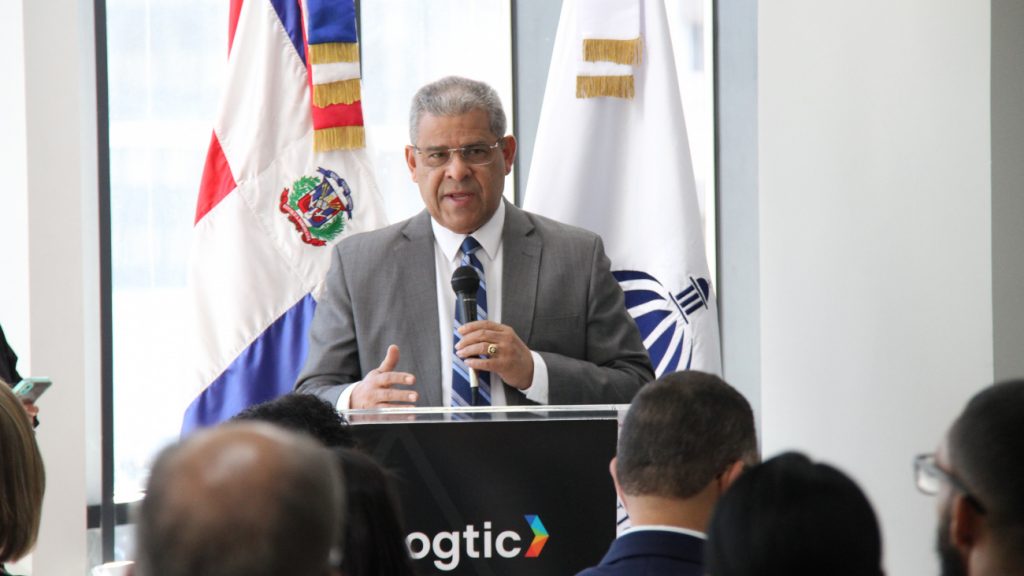 Gobierno @LuisAbinader inicia segunda fase del Programa Burocracia Cero