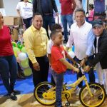 @CarlosOrtizSDN Aspirante alcalde del @PRM_OFICIAL realiza entrega de juguetes a miles de niños de SDN