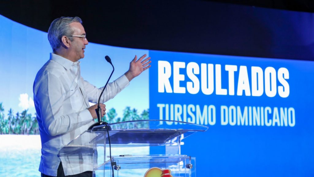 @LuisAbinader augura el turismo este año será el mejor de nuestra historia