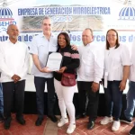 Presidente @LuisAbinader entrega 150 títulos de propiedad a parceleros de San Juan