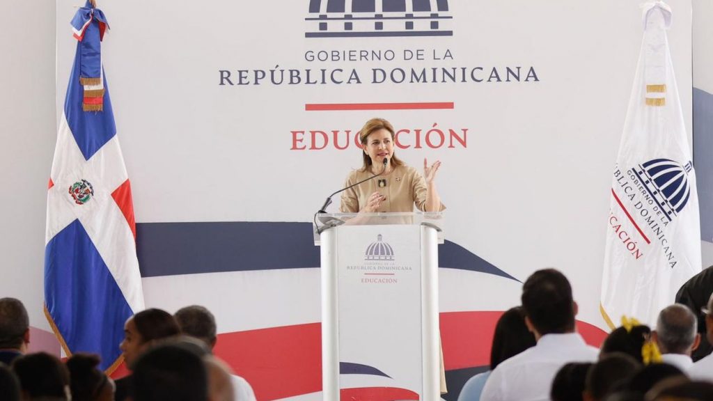 Vicepresidenta @RaquelPenaVice inaugura la escuela Prof. José Antonio Espinal Lugo en Valverde; beneficiará a más de 800 estudiantes