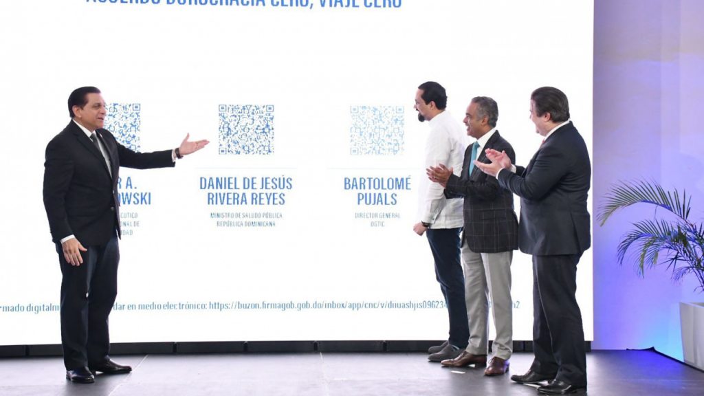 Gobierno lanza “Viaje Cero”; ciudadanos del Cibao podrán someter trámites para fármacos y establecimientos sin desplazarse a SD