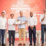 Presidente @LuisAbinader asiste a graduación de “Emprendemos Juntos”