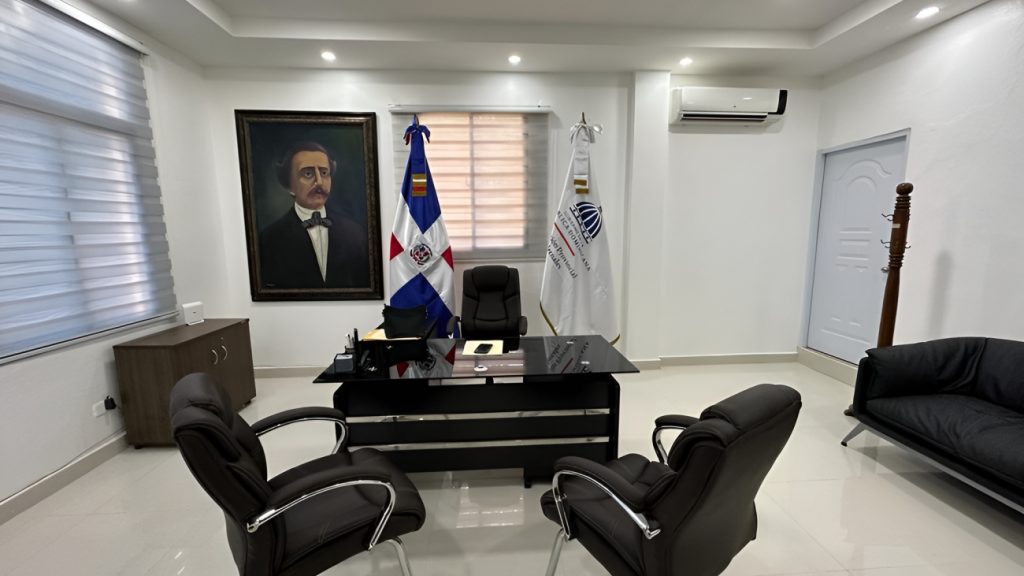 @MinInteriorRD Entrega casa de Gobernación remozada en Pedernales