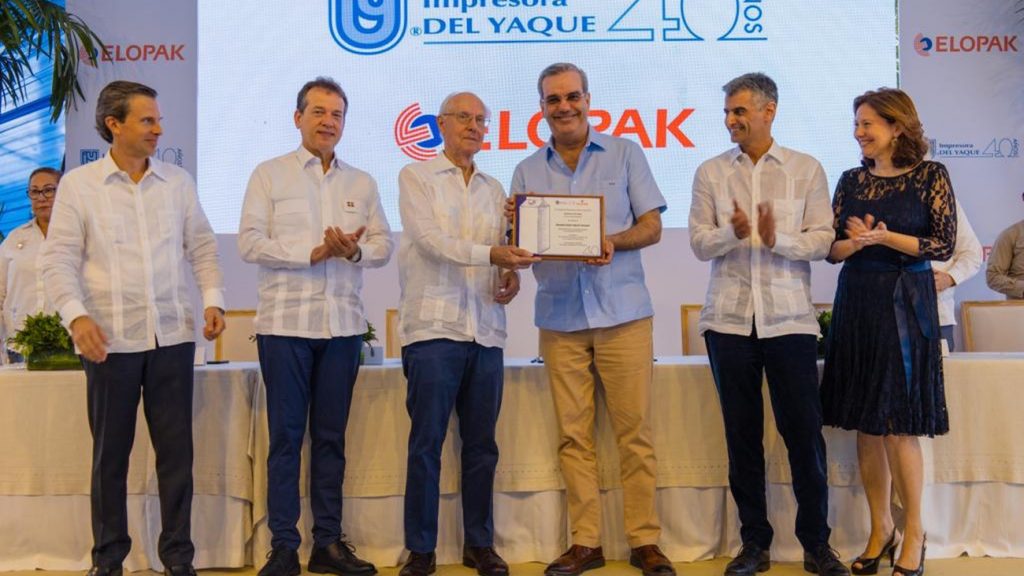 Presidente @LuisAbinader asiste a aniversario Impresora del Yaque
