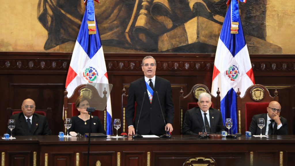 Presidente @luisabinader anuncia que el gobierno tiene asegurada la contratación de más del 90 % de la demanda máxima previsible de electricidad para los años 2023 y 2024