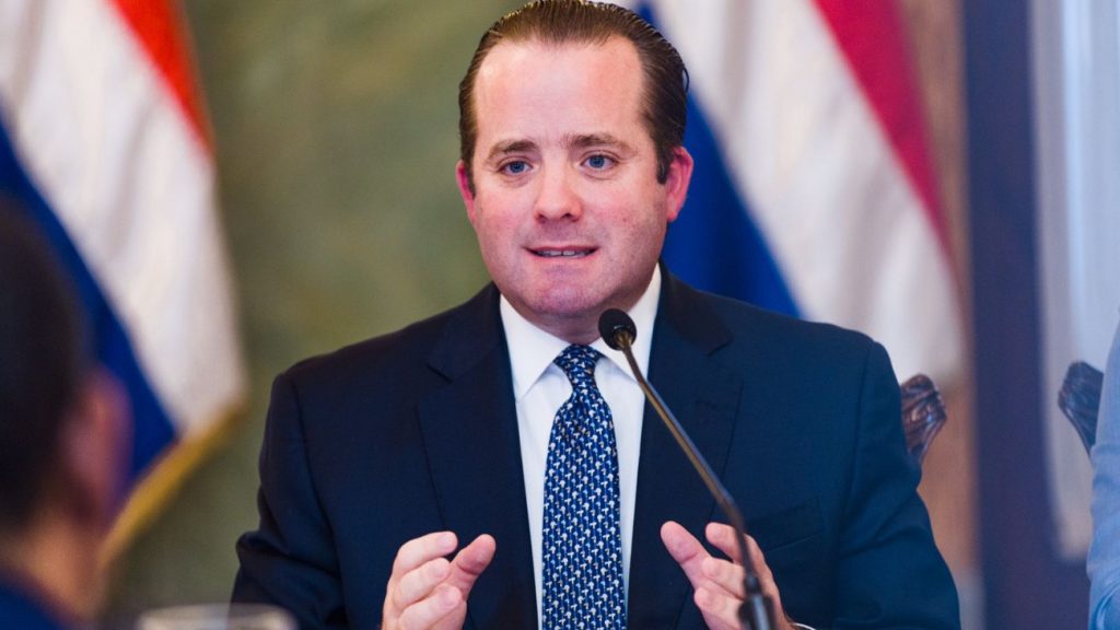Ministro Administrativo de la Presidencia @JosePaliza autoriza compras de vehículos de motor y viajes oficiales