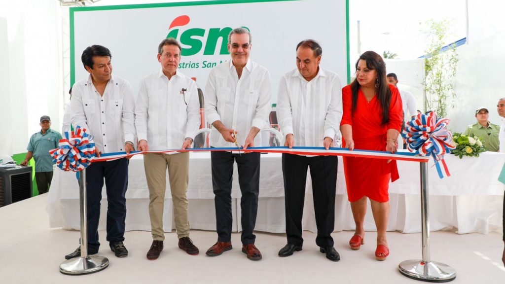 Presidente @LuisAbinader asiste a inauguración ampliación planta de Industrias San Miguel; generará 200 nuevos empleos
