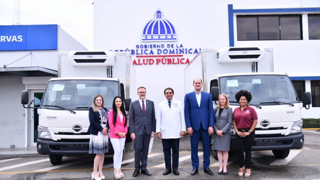 @SaludPublicaRD Recibe de @USAIDLAC donación de camiones y módulos de almacenaje de primera calidad