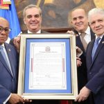 Presidente @LuisAbinader encabeza reconocimiento a la prominente trayectoria jurídica de Milton Ray Guevara