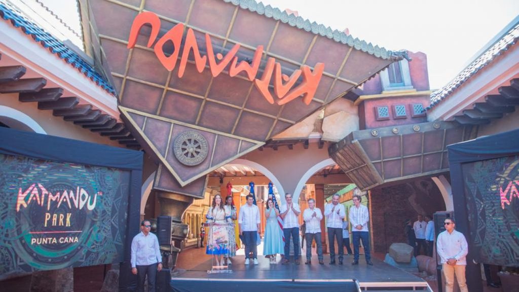 Presidente @luisabinader encabeza anuncio apertura de Katmandu Park, parque temático más moderno de Latinoamérica