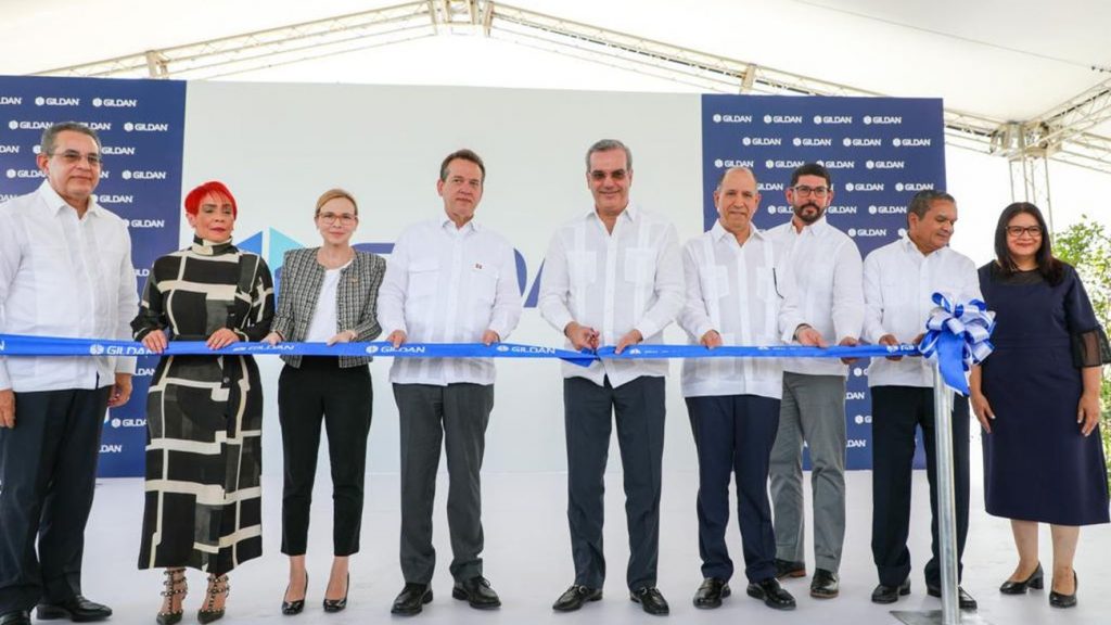 Presidente @LuisAbinader asiste a inauguración de la tercera planta de costura de la empresa canadiense Gildan
