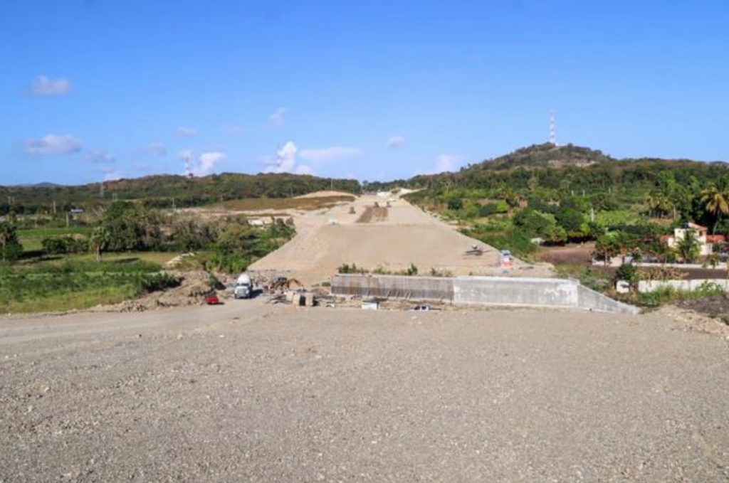 Avenida de Circunvalación de Baní estaría lista para febrero de próximo año