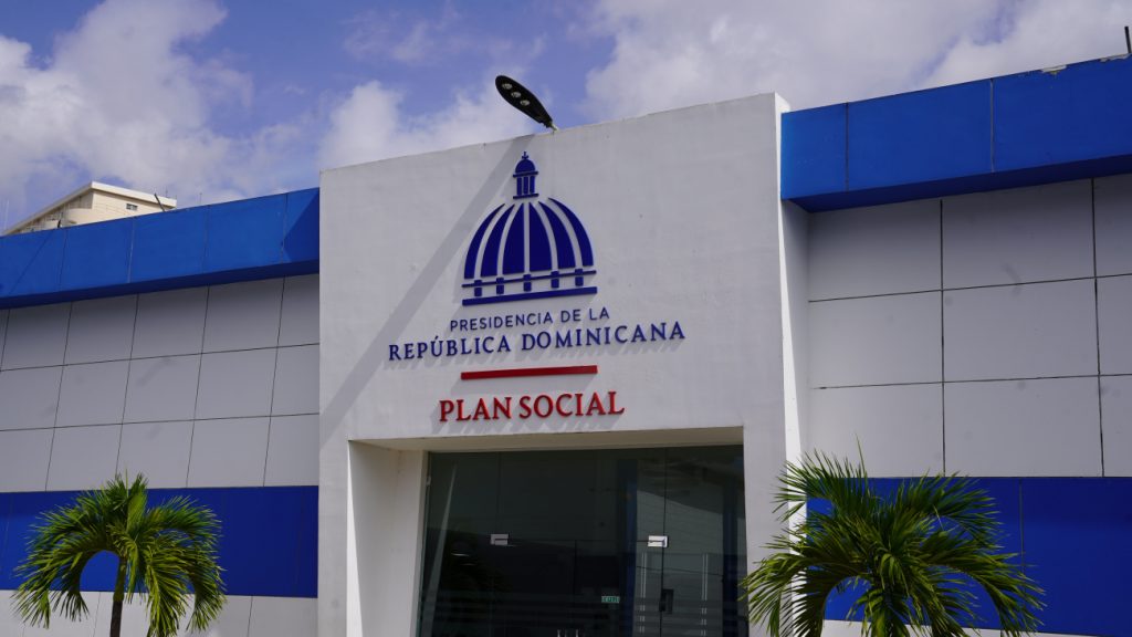 @LuisAbinader: Programas de ayuda del Plan Social superan sus objetivos
