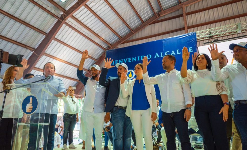 @PRM_Oficial  Juramenta alcalde de Las Terrenas Eduardo Esteban Willy