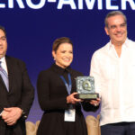 Presidente @LuisAbinader entrega Premio Iberoamericano de la Calidad en la categoría Oro a tres instituciones públicas dominicanas