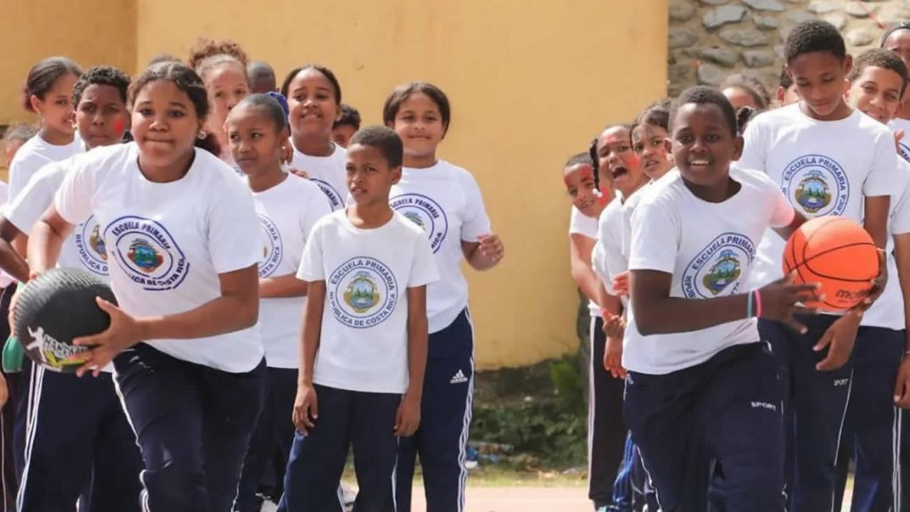 @INEFIRDOFICIAL Entrega utilería deportiva a la Escuela Primaria República de Costa Rica, en Los Ríos