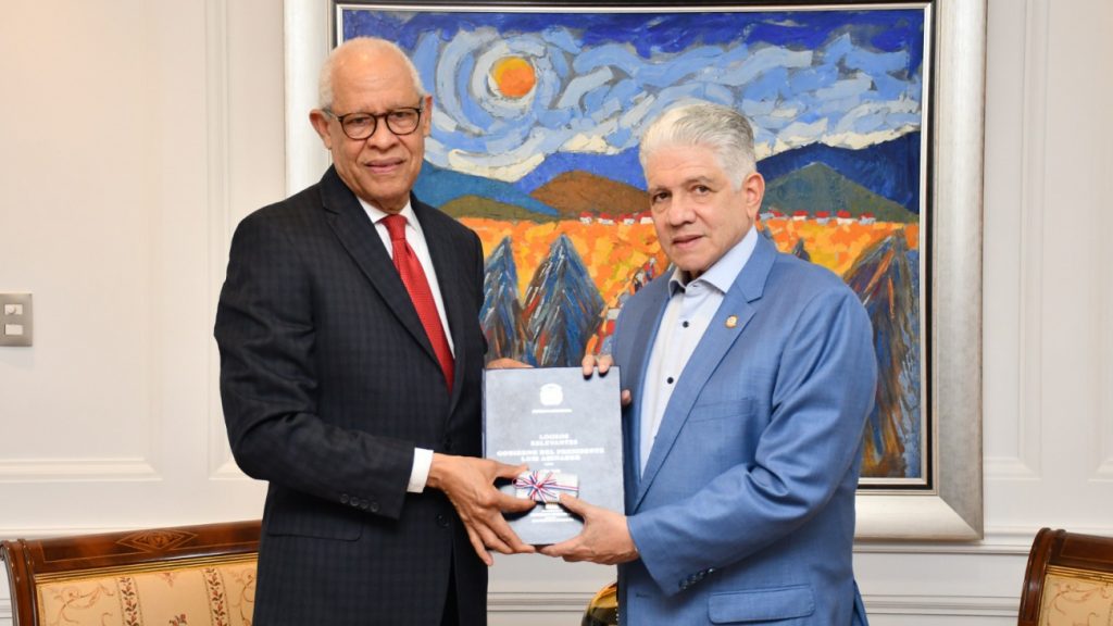 @PresidenciaRD Deposita memoria institucional en el Congreso Nacional