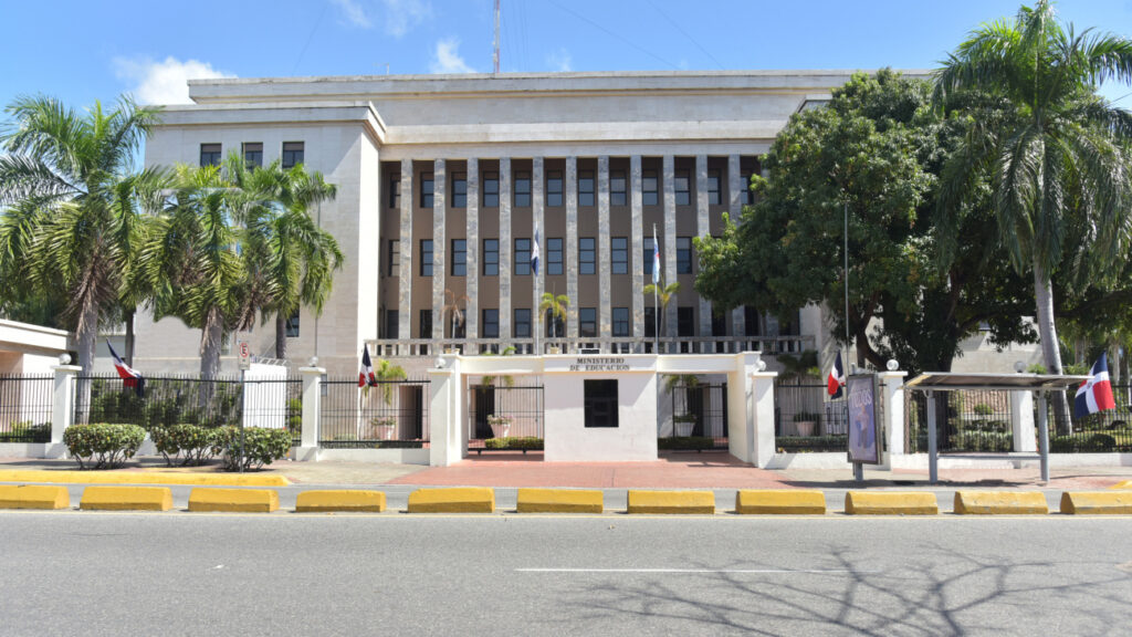 @EducacionRDo Avanza en la ejecución del Plan Nacional de Viviendas Familia Feliz para profesores