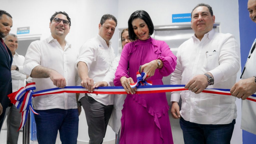La primera dama @RaquelArbaje junto con el @SNSRDO y el @IncartRD inauguran Unidad de Gammagrafía para atender casos de pacientes oncológico
