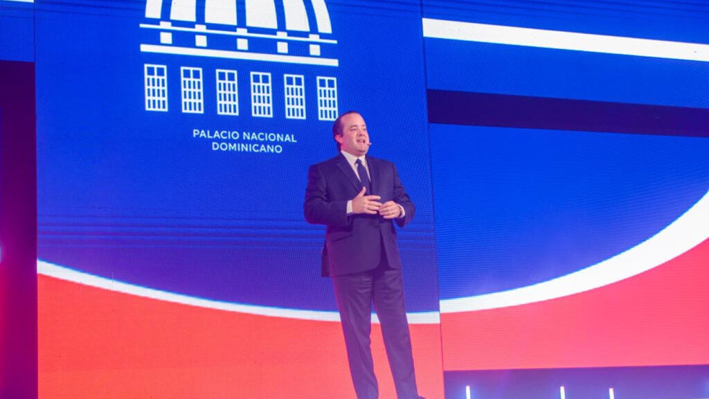 Ministro @JosePaliza presenta primer Tour Virtual 360° del Palacio Nacional