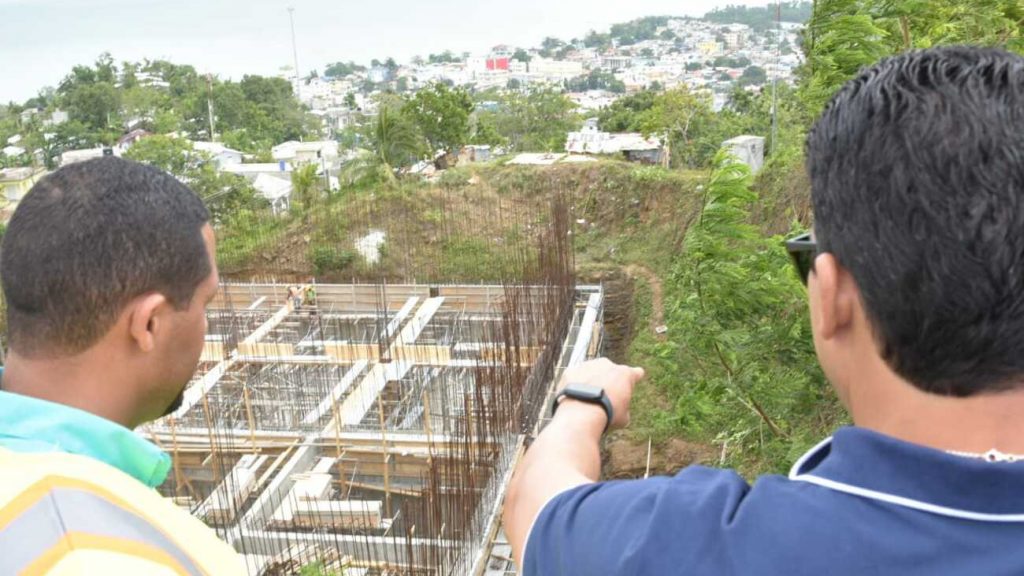 Director del @INAPAGOB supervisa construcción acueducto de Miches