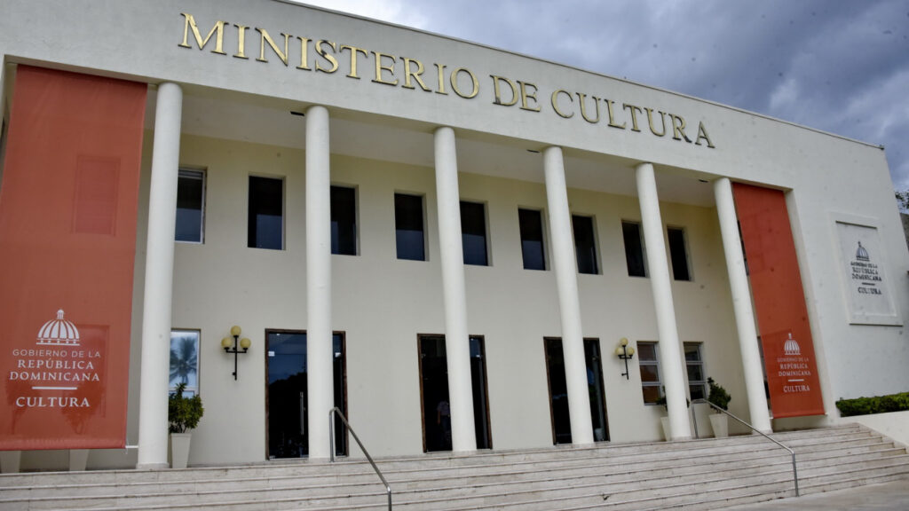 Comisión Organizadora de la XXX Bienal Nacional de Artes Visuales se reúne con artistas del país