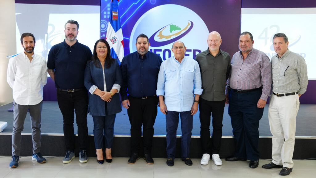 @InfotepRD Recibe 60 pizarras inteligentes donados por empresa radicada en Dinamarca
