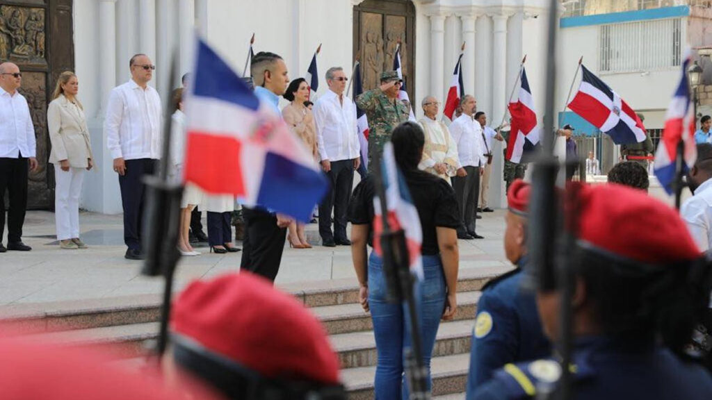 Presidente @luisabinader asiste a tedeum por 179 aniversario de la batalla del 30 de Marzo y encabeza desfile cívico-militar y policial