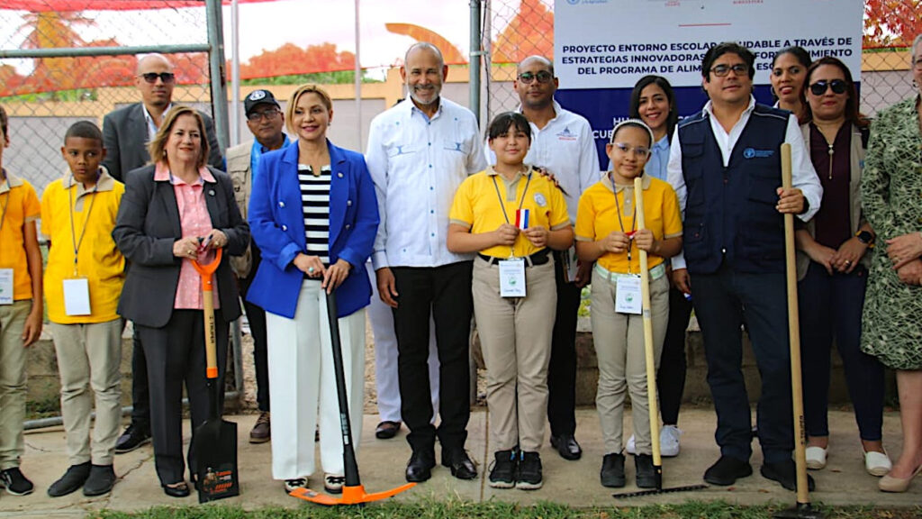 @INABIERD y @FAO inauguran en Santiago cuatro huertos escolares para uso pedagógico sobre alimentación saludable