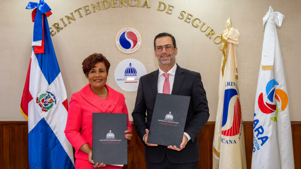 Superintendencia de Seguros y Cámara de Comercio de Santo Domingo firman acuerdo intercambio de información