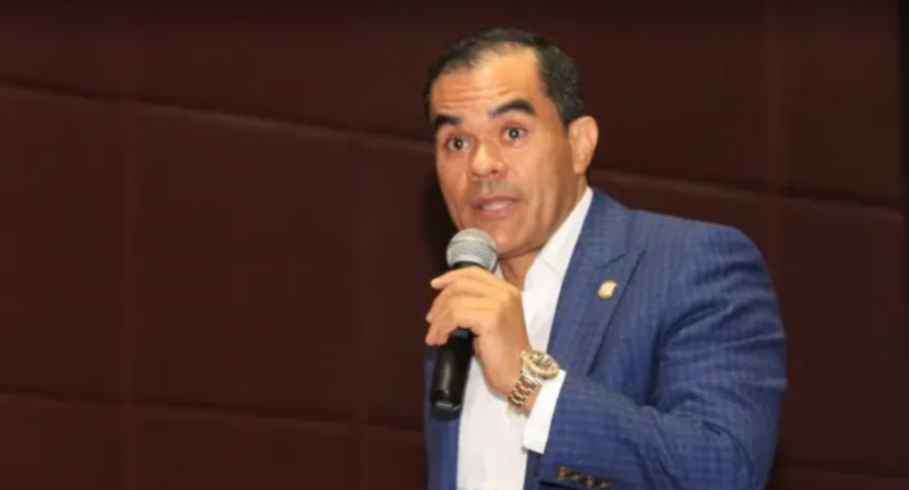 En dos años Abinader ha aumentado el sueldo más veces que en los 20 años del PLD, dice diputado Elías Báez