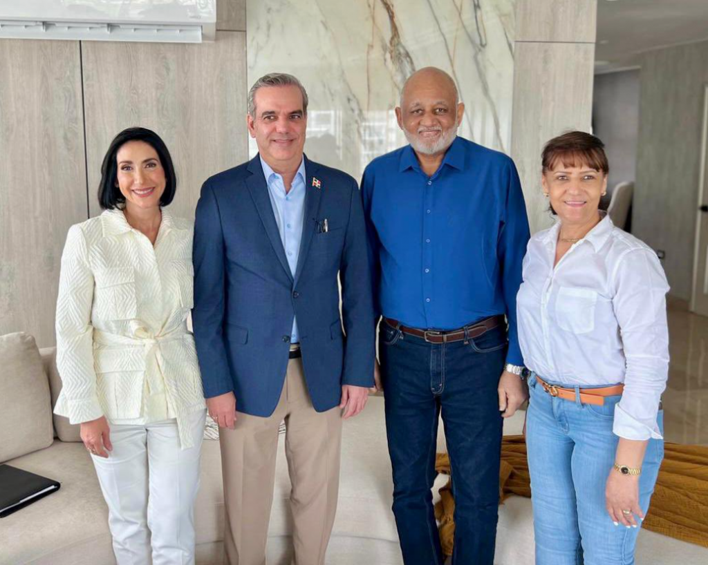 La visita de @LuisAbinader al exministro de Educación, @RobertoFulcar 