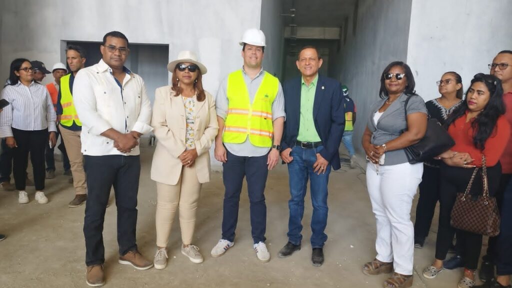 Avanza a paso acelerado construcción de hospital en Dajabón; Ministro de <a href="https://www.youtube.com/channel/UCobXCPnKQErR_-IPDqbF1tg">@MIVEDRD</a> supervisa obra