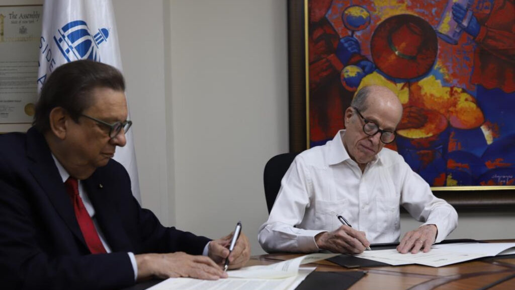 Cambio Climático y @UNPHURD firman acuerdo para desarrollar programas de formación conjunta