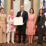 Presidente @luisabinader concede Orden Heráldica de Cristóbal Colón a la señora Rosa Margarita Bonetti, mejor conocida como Pirigua