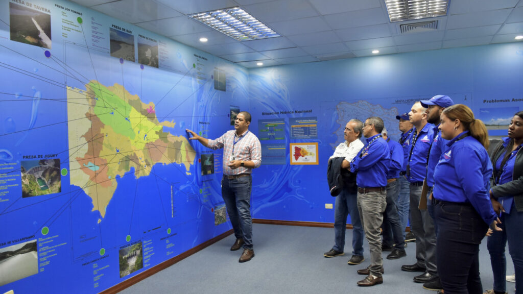 @INDRHIRD recibe a directivos de Tecnificación Nacional de Riego en su Sala del Agua