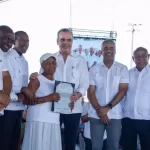 Gobierno @LuisAbinader hace entrega más de dos mil títulos