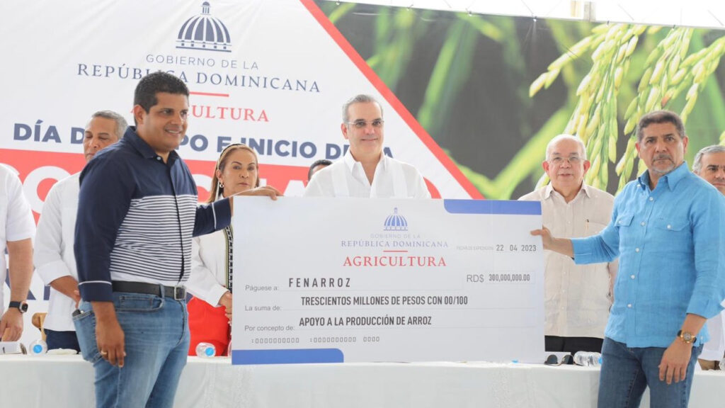 Presidente @LuisAbinader anuncia apoyo de RD 400 millones para pignoración de arroz