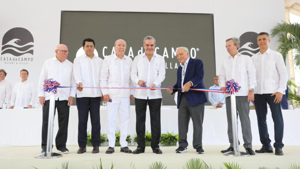 Presidente @LuisAbinader inaugura nuevo hotel suite con inversión aproximada de RD 5,000 millones en Casa de Campo
