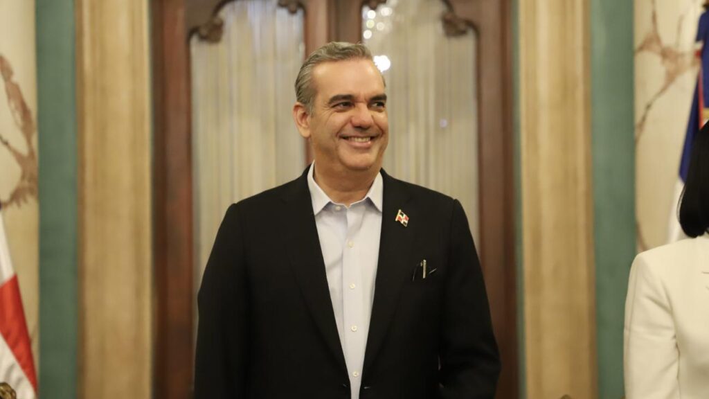 Presidente @LuisAbinader asistirá a graduación de una de sus hijas