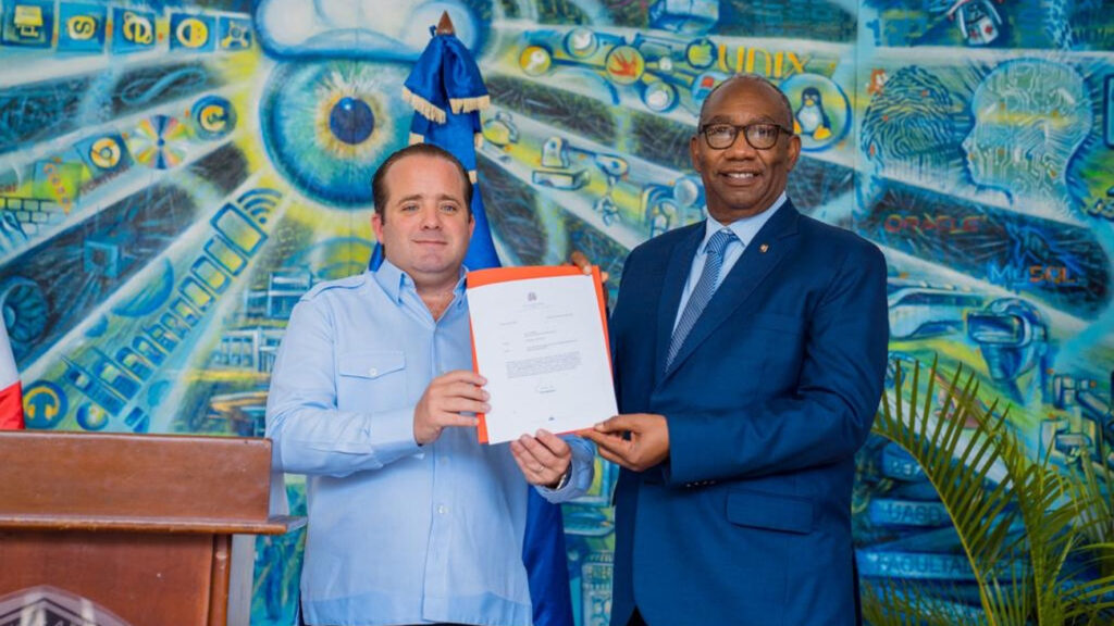 Gobierno entrega RD 148 MM para la construcción de nuevos niveles en edificios de la UASD