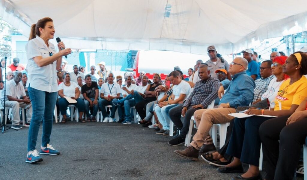 @CarolinaMejiaG se reúne con comunitarios de Los Guandules | Programa “La Alcaldía Llega ti”