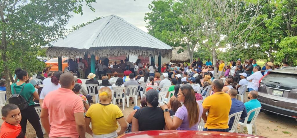 Precandidato a senador @PRM_Oficial realiza reunión con dirigentes políticos