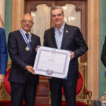 Presidente @luisabinader condecora a Rafa Gamundi con la Orden del Mérito de Duarte, Sánchez y Mella