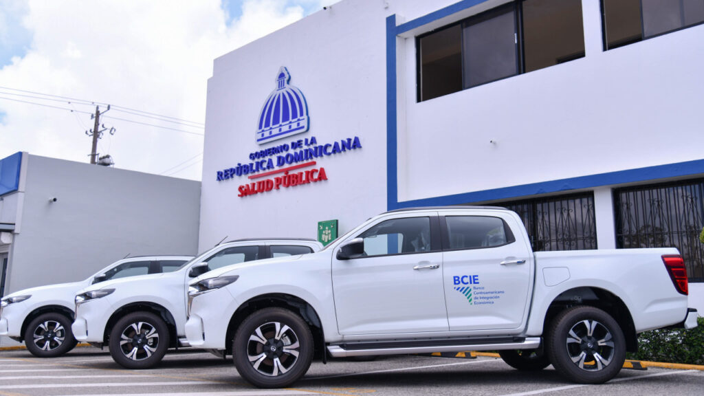 @SaludPublicaRD recibe donación de equipos, insumos médicos y vehículos por parte del Banco Centroamericano de Integración Económica